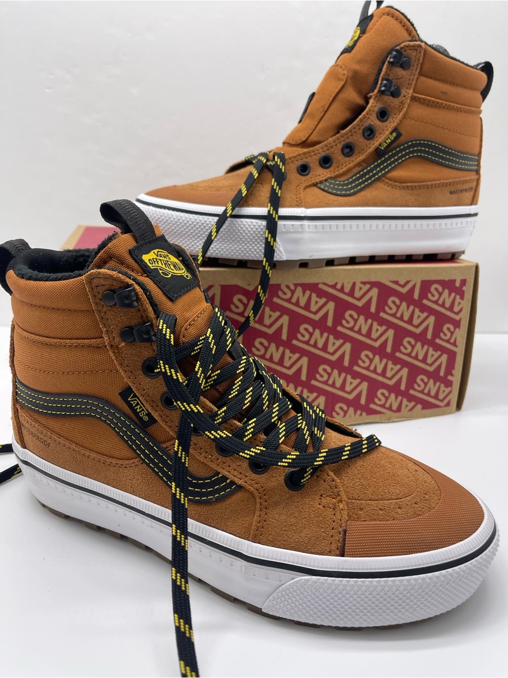 Vans • WMNS MITE Sk8-Hi Waterproof Insulated
Glazed Ginger
All Season Boots